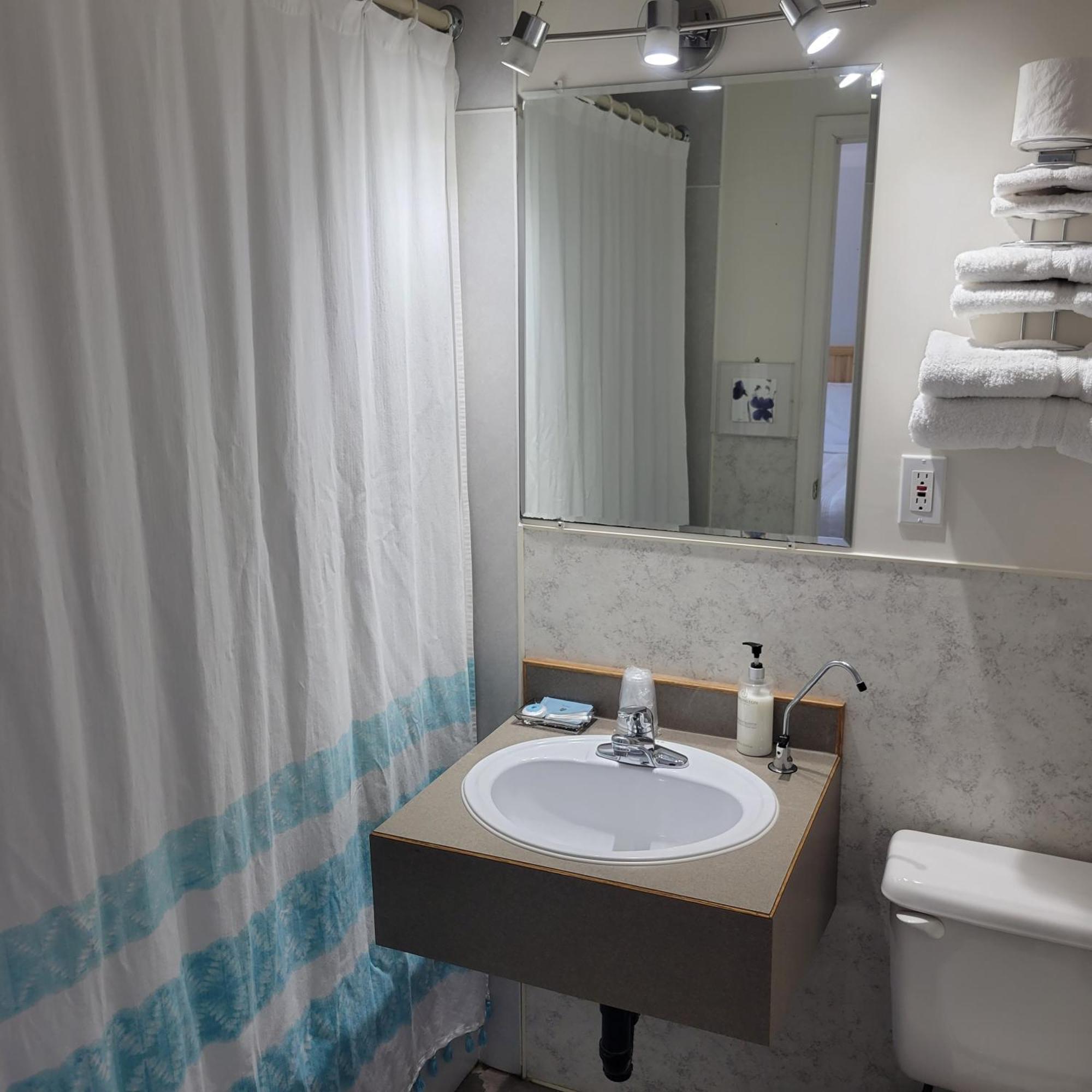 Quest Motel Whitewood Phòng bức ảnh